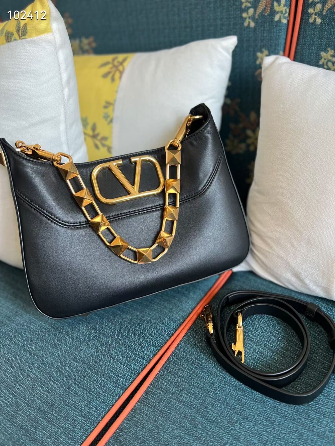 VALENTINO GARAVANI Loco Calf leather bag V2028 black