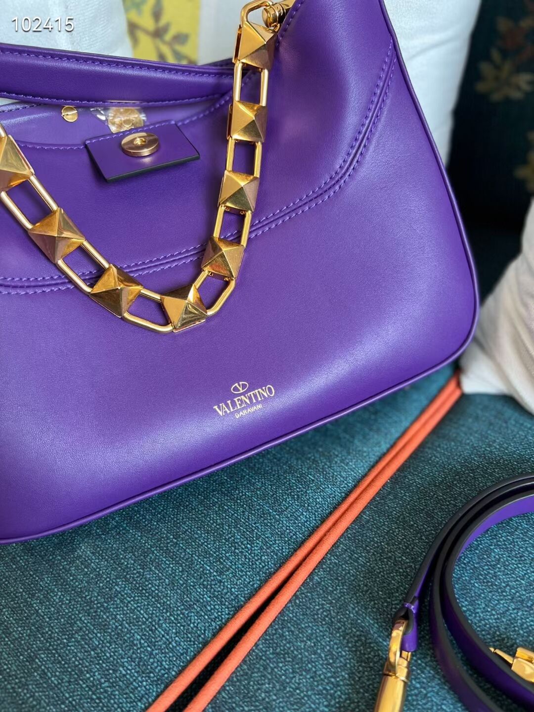 VALENTINO GARAVANI Loco Calf leather bag V2028 purple