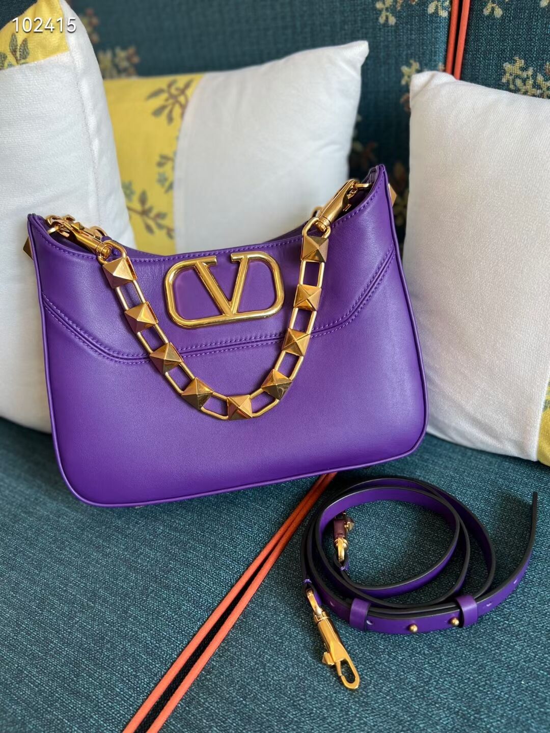 VALENTINO GARAVANI Loco Calf leather bag V2028 purple