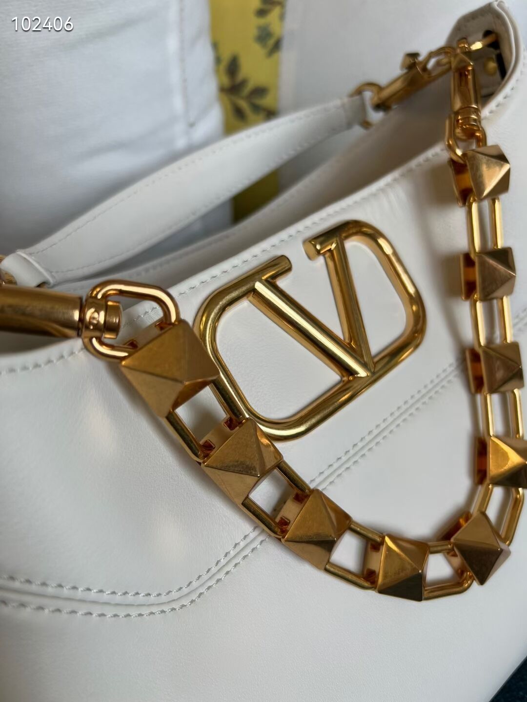 VALENTINO GARAVANI Loco Calf leather bag V2028 white