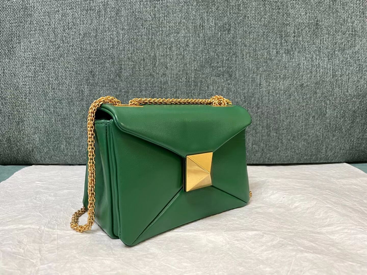 VALENTINO GARAVANI One Stud Sheepskin Shoulder Bag XW0B0K21 green