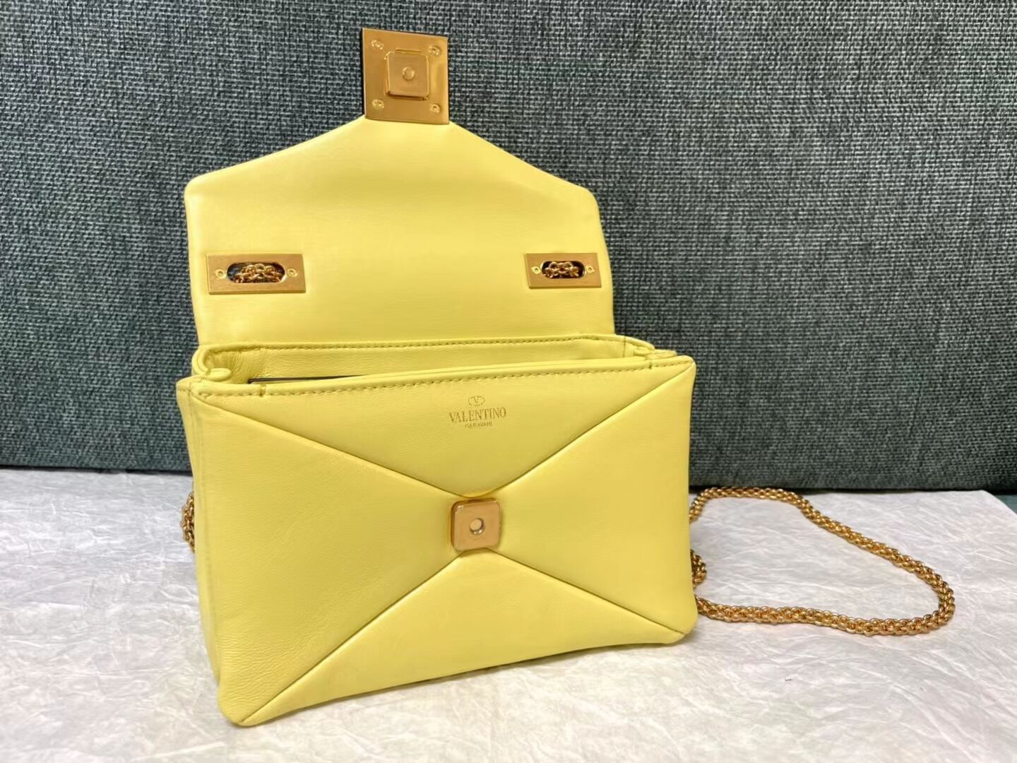 VALENTINO GARAVANI One Stud Sheepskin Shoulder Bag XW0B0K21 yellow