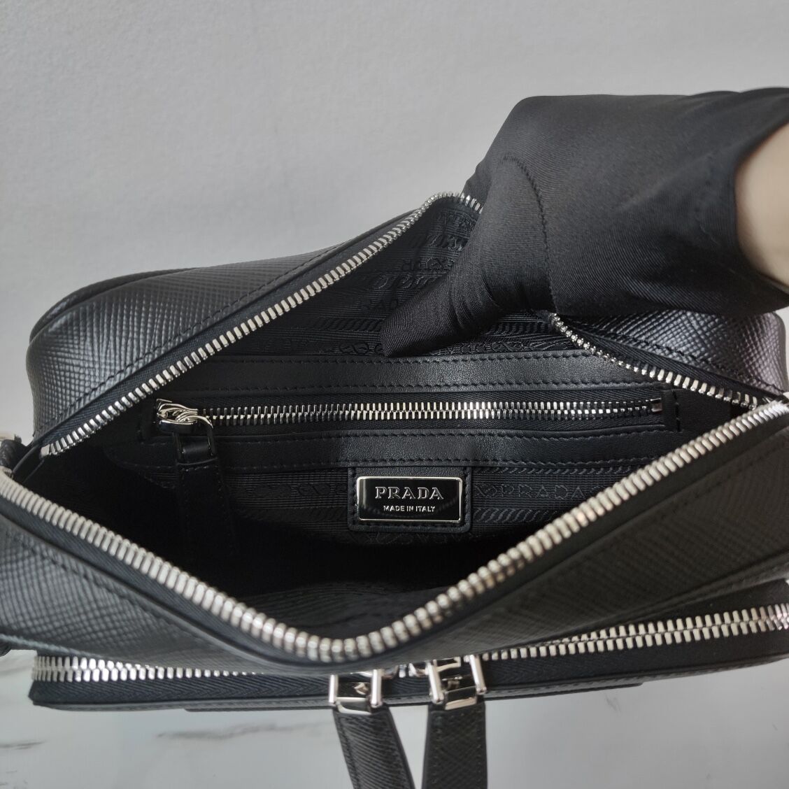 Prada Re-Edition 2005 Saffiano leather bag 2HD052 black