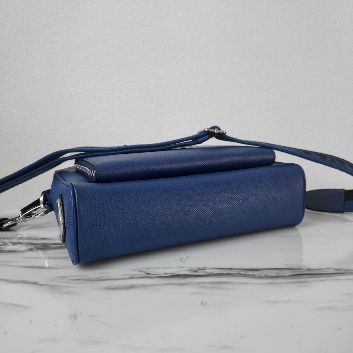 Prada Re-Edition 2005 Saffiano leather bag 2HD052 blue
