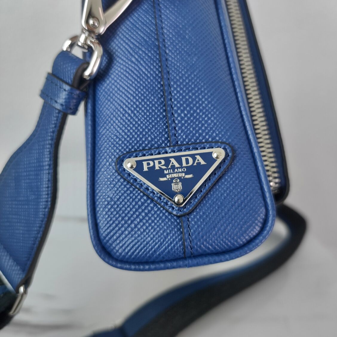 Prada Re-Edition 2005 Saffiano leather bag 2HD052 blue