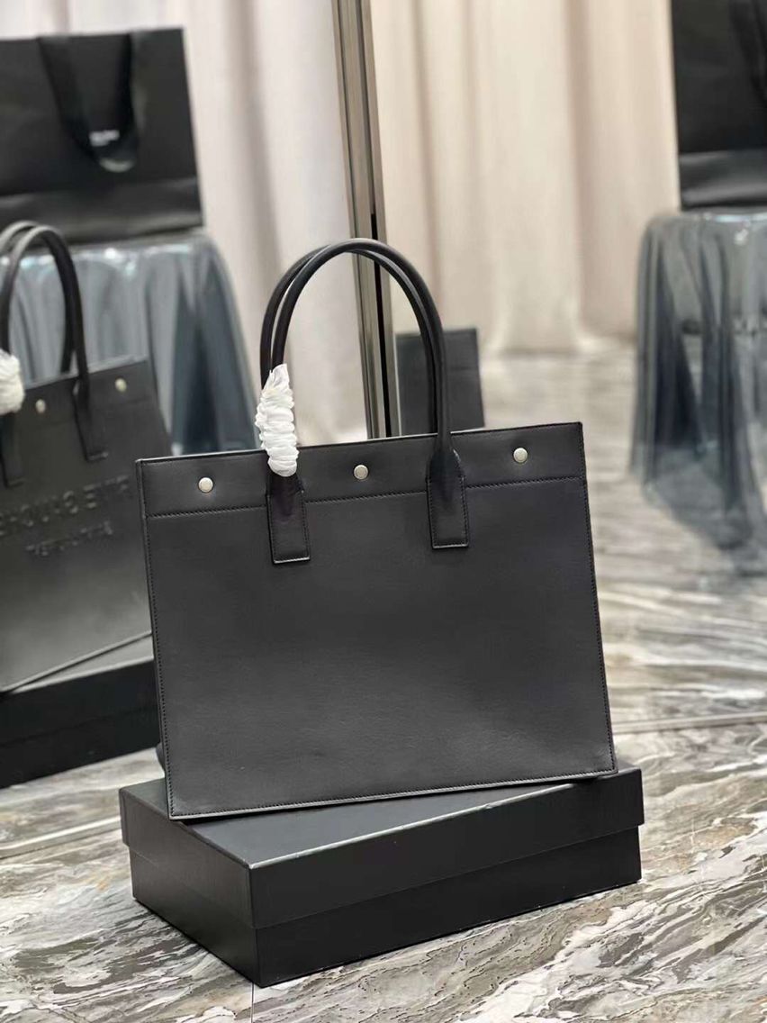 Yves Saint Laurent Calf leather shopping bag Y677481 black