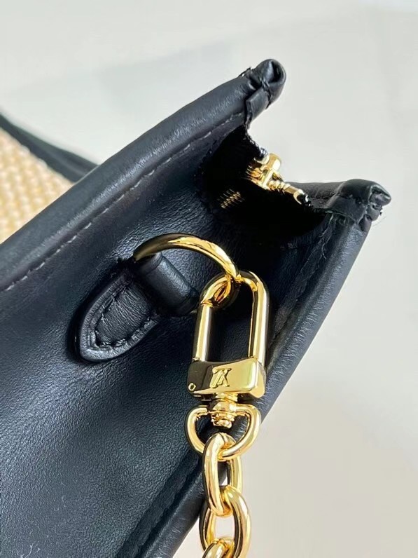 Louis Vuitton TOILETRY POUCH ON CHAIN M81366 black
