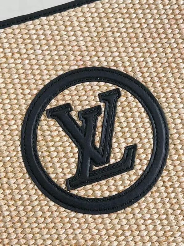 Louis Vuitton TOILETRY POUCH ON CHAIN M81366 black