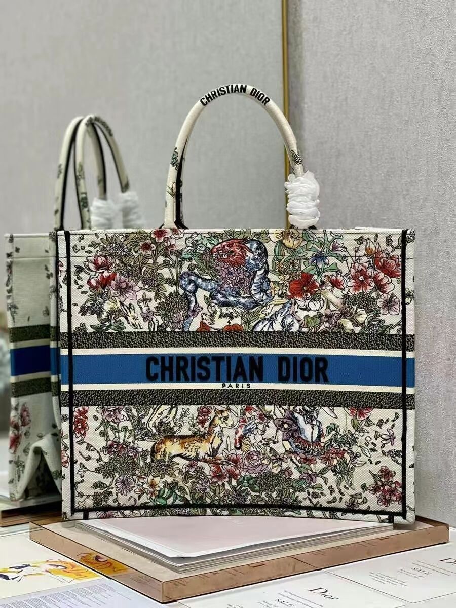 DIOR BOOK TOTE Embroidery C1286-30 white