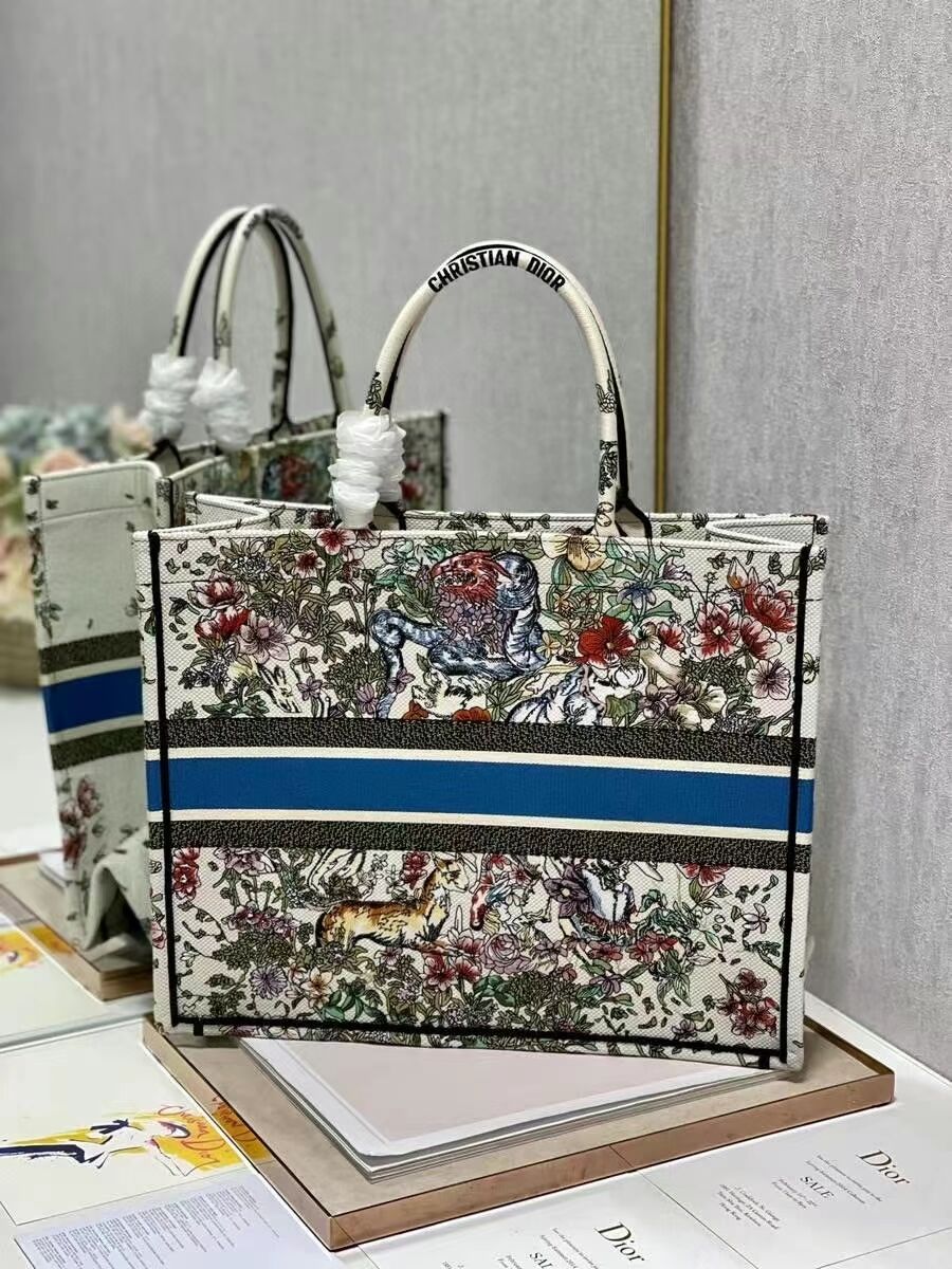 DIOR BOOK TOTE Embroidery C1286-30 white