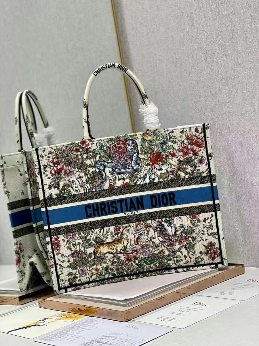 DIOR BOOK TOTE Embroidery C1286-30 white