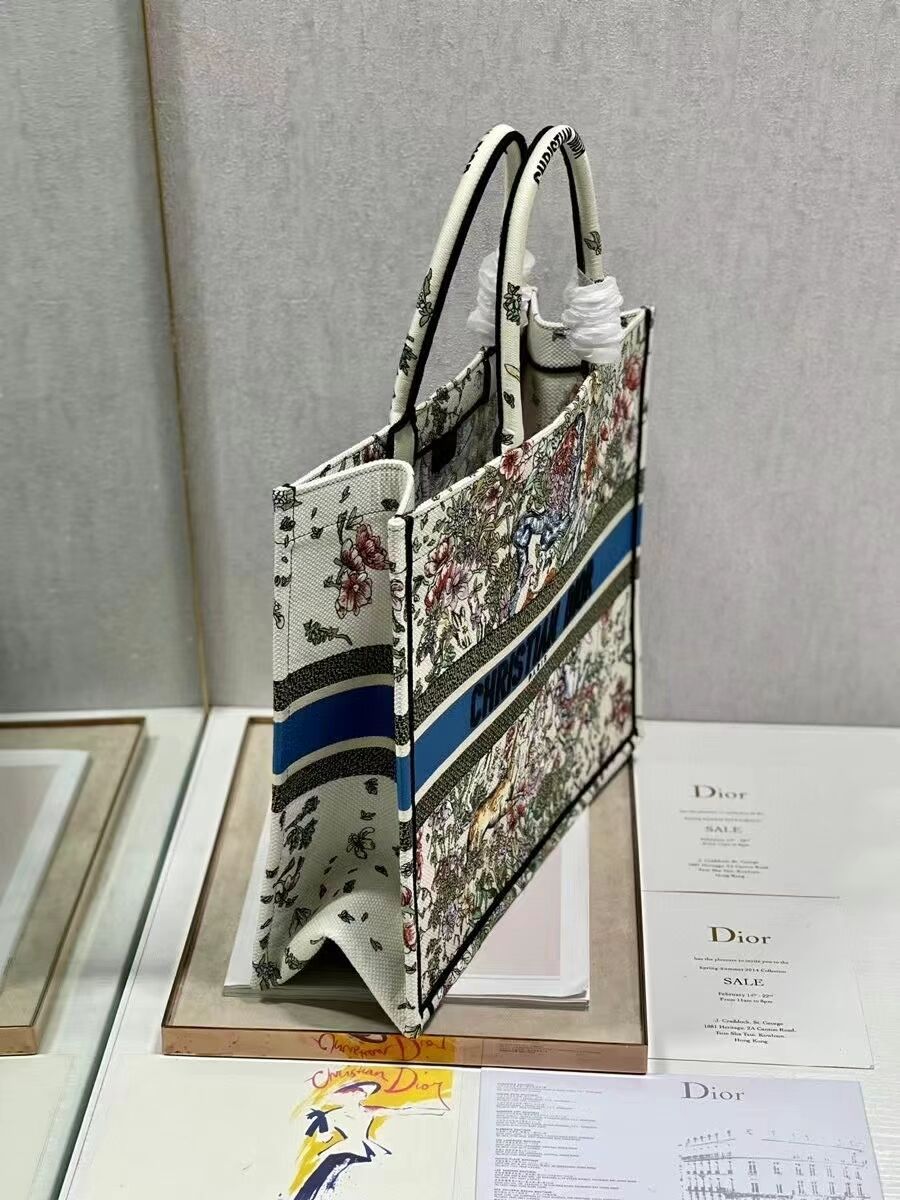 DIOR BOOK TOTE Embroidery C1286-30 white