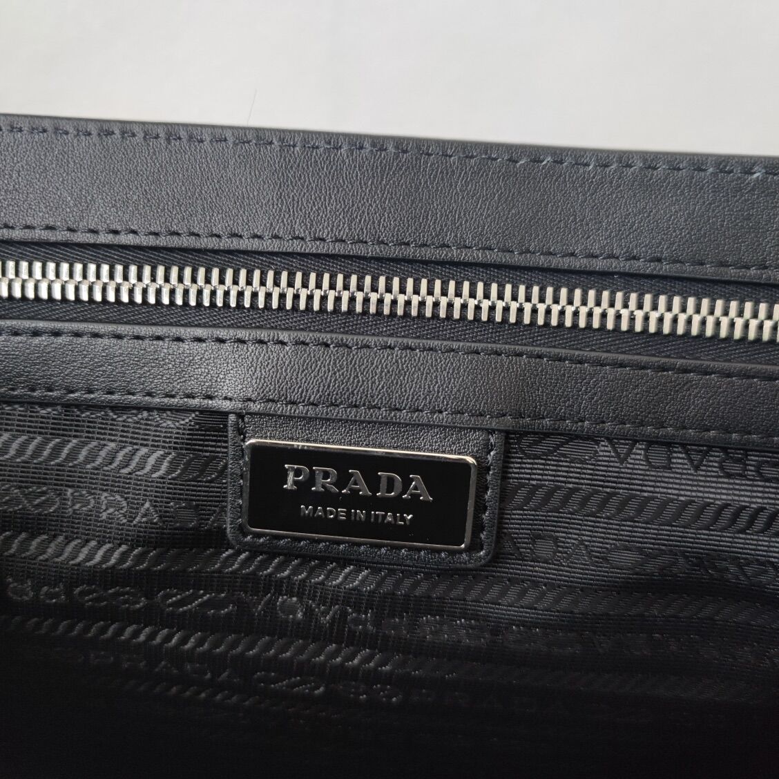 Prada Leather bag with shoulder strap 2BV031 black