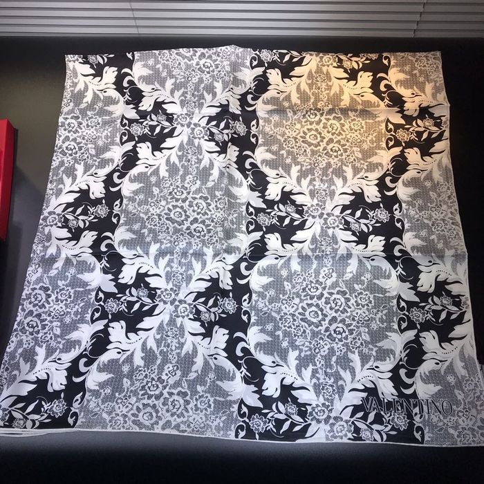 Valentino Scarf VLS00006