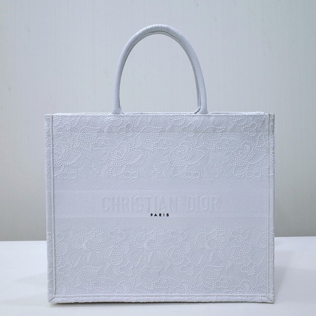 DIOR BOOK TOTE Embroidery C1286-33 white