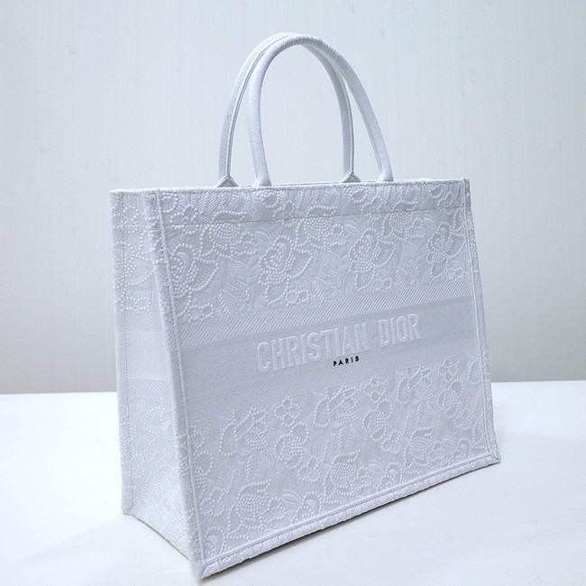 DIOR BOOK TOTE Embroidery C1286-33 white