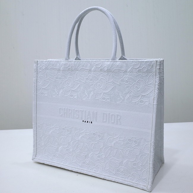 DIOR BOOK TOTE Embroidery C1286-33 white