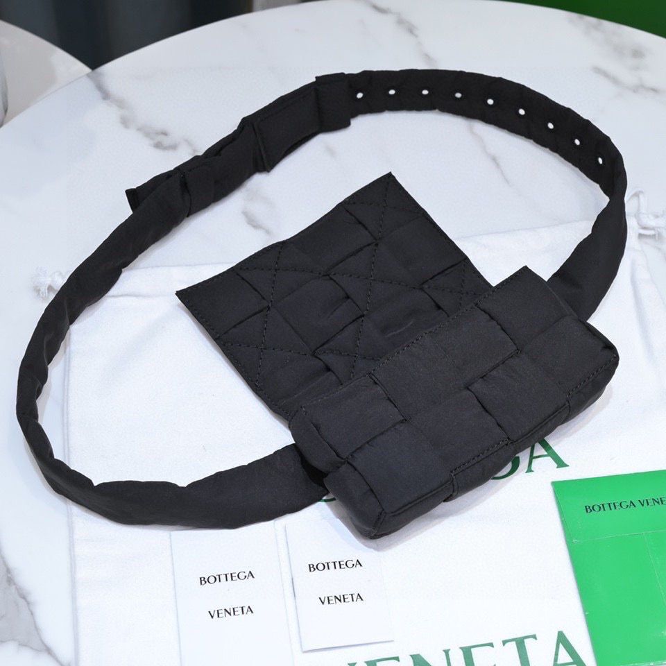 Bottega Veneta CASSETTE Mini Nylon belt bag 8952 Black