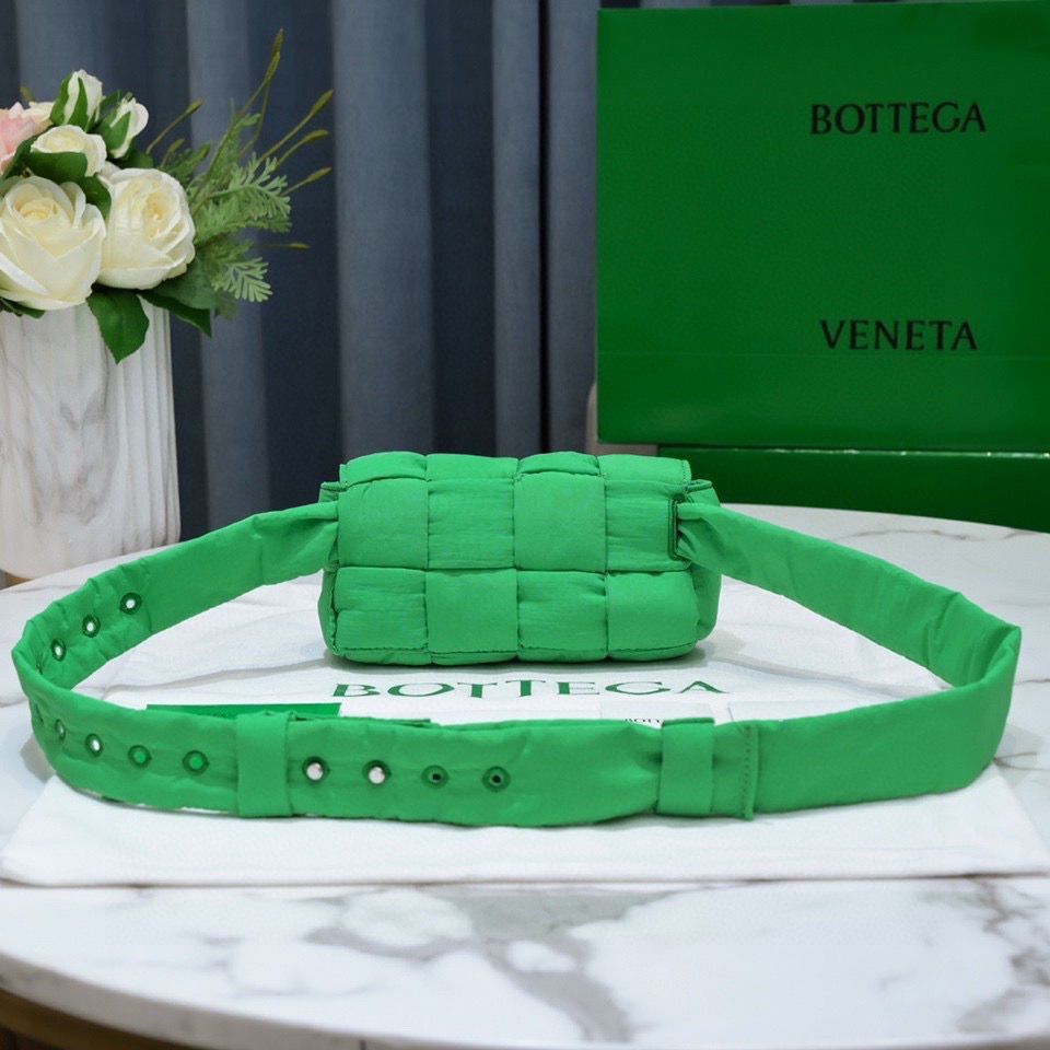 Bottega Veneta CASSETTE Mini Nylon belt bag 8952 Green