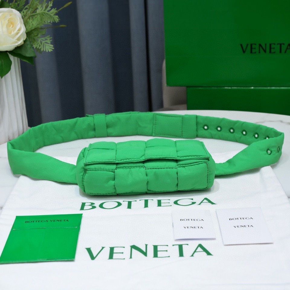 Bottega Veneta CASSETTE Mini Nylon belt bag 8952 Green