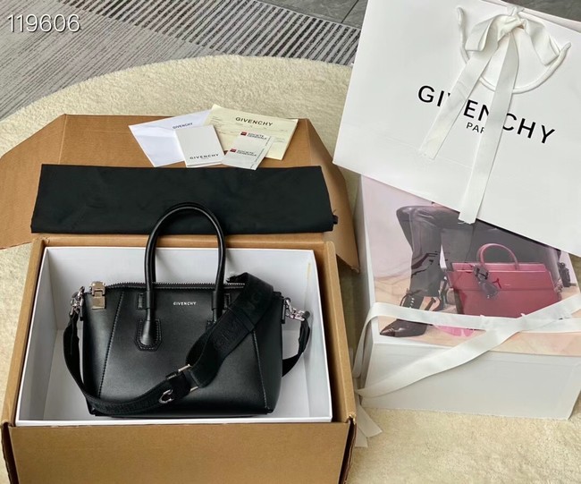 Givenchy Grained Original Calfskin Small Antigona Bag BB0273 black