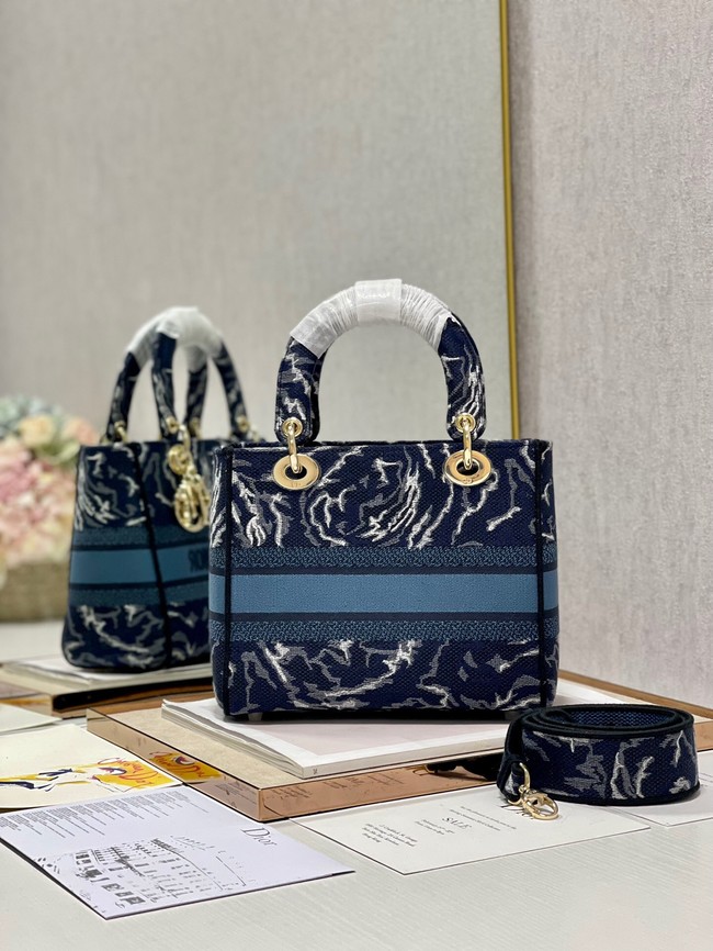 MEDIUM LADY D-LITE BAG Blue Dior Roses Embroidery M0565ORVG