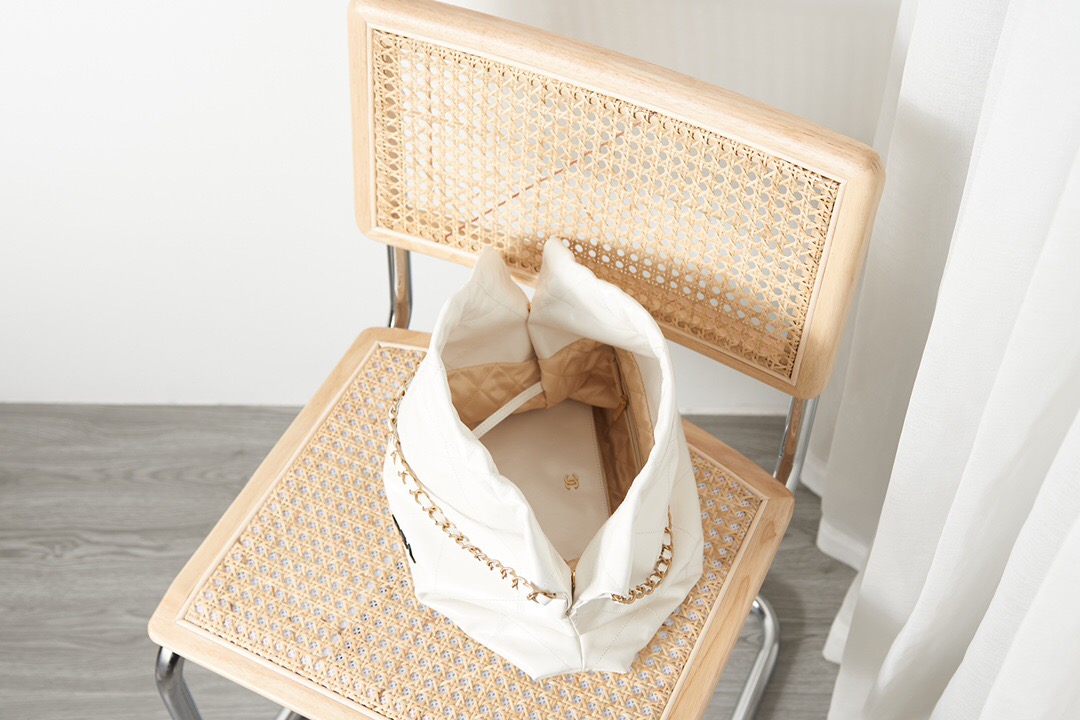 CHANEL 22 SMALL HANDBAG AS3260 white&black
