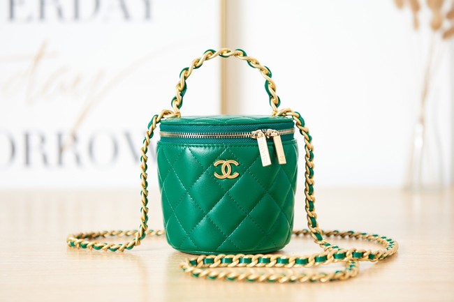 CHANEL VANITY WITH CHAIN Lambskin & Gold-Tone Metal AS2873 green