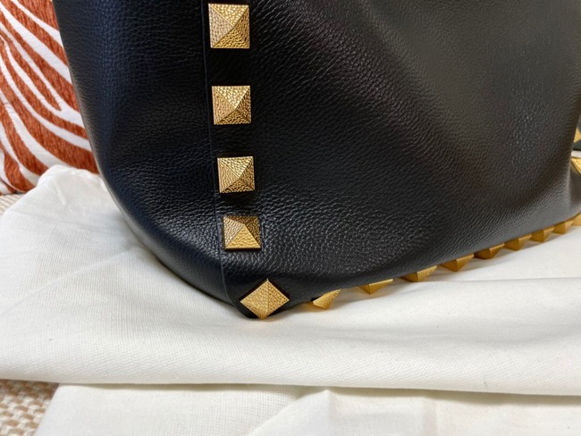 VALENTINO GARAVANI Loco Calf leather bag 0066 black