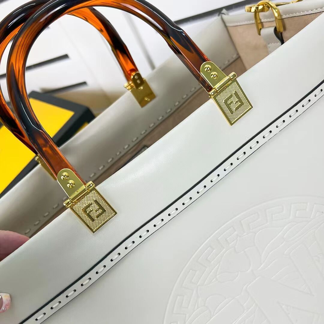 Fendi Sunshine Medium Fendace Printedleather Logo shopper F0873 white