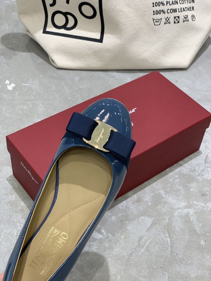 Ferragamo Shoes FMS00033