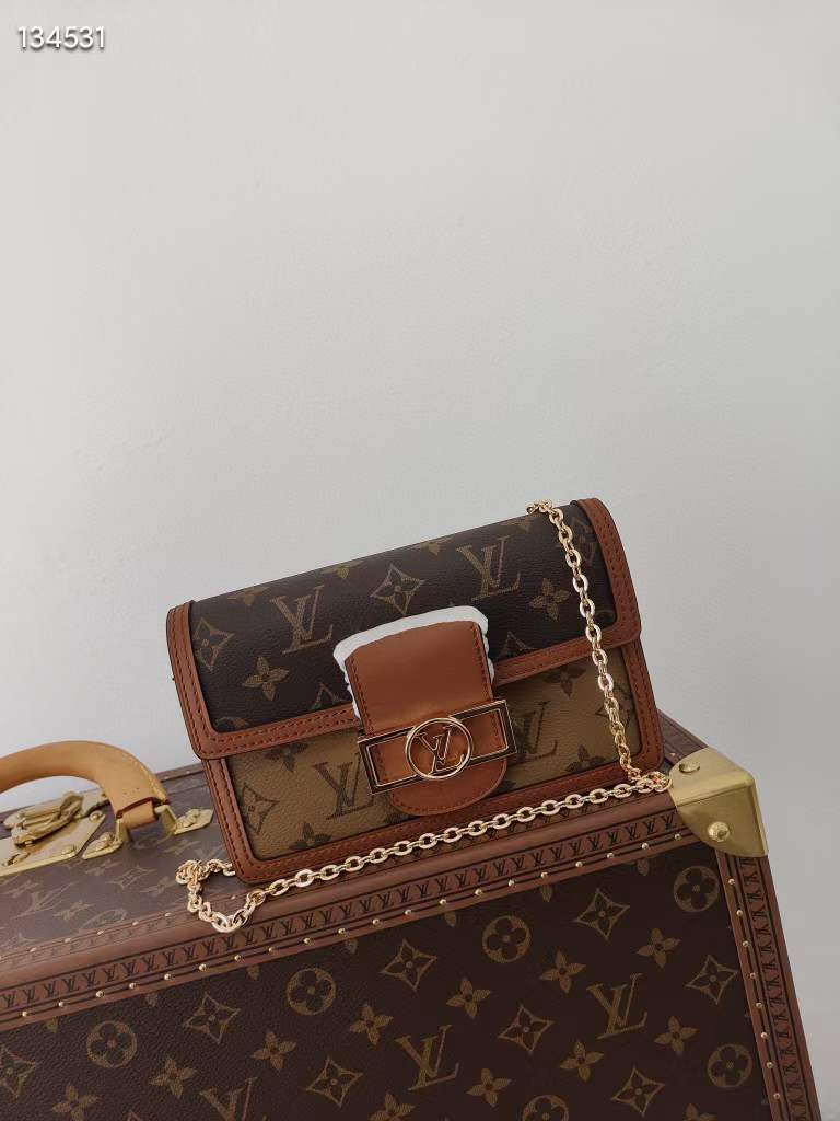 Louis Vuitton DAUPHINE CHAIN WALLET M68746