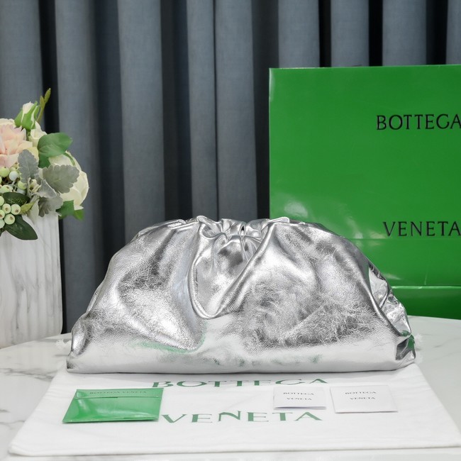 Bottega Veneta Leather clutch 576227 silver