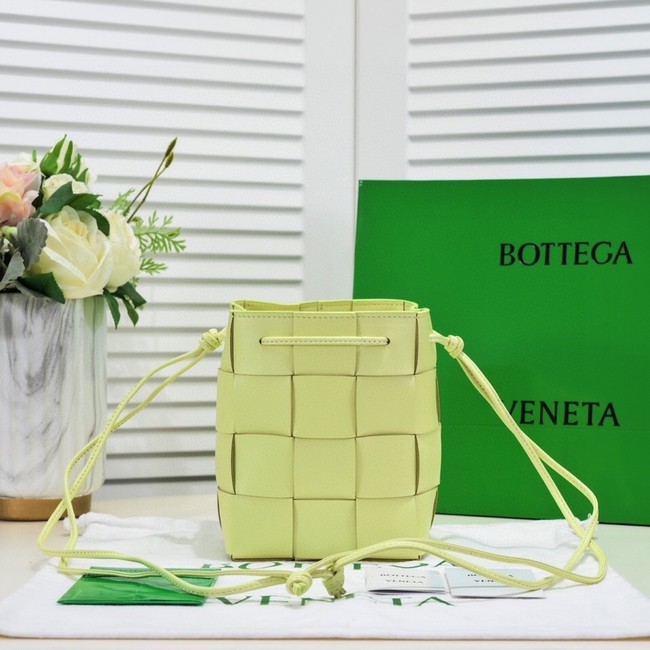 Bottega Veneta Small Cassette Bucket Bag 680218 Glittering green