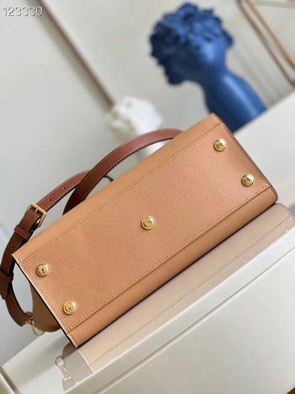 Louis Vuitton ON MY SIDE MM M53823 apricot