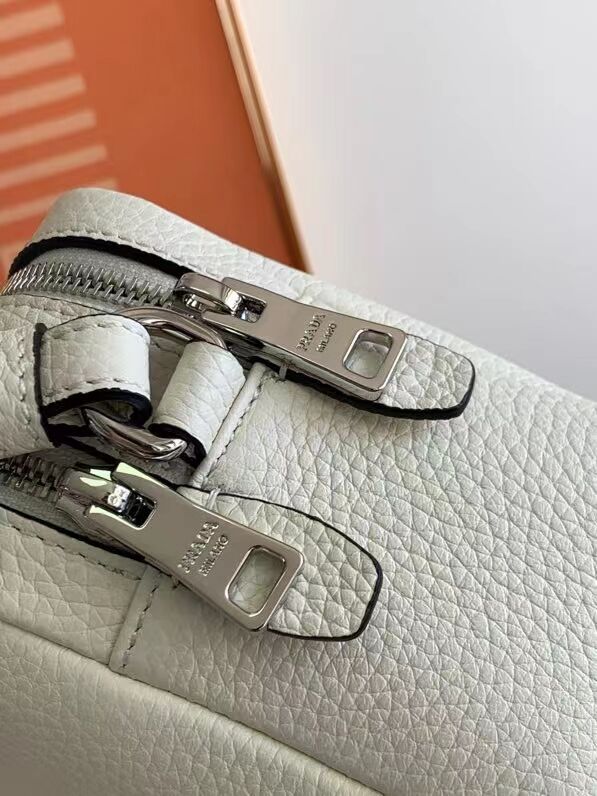 Prada Leather bag with shoulder strap 1DB820 white