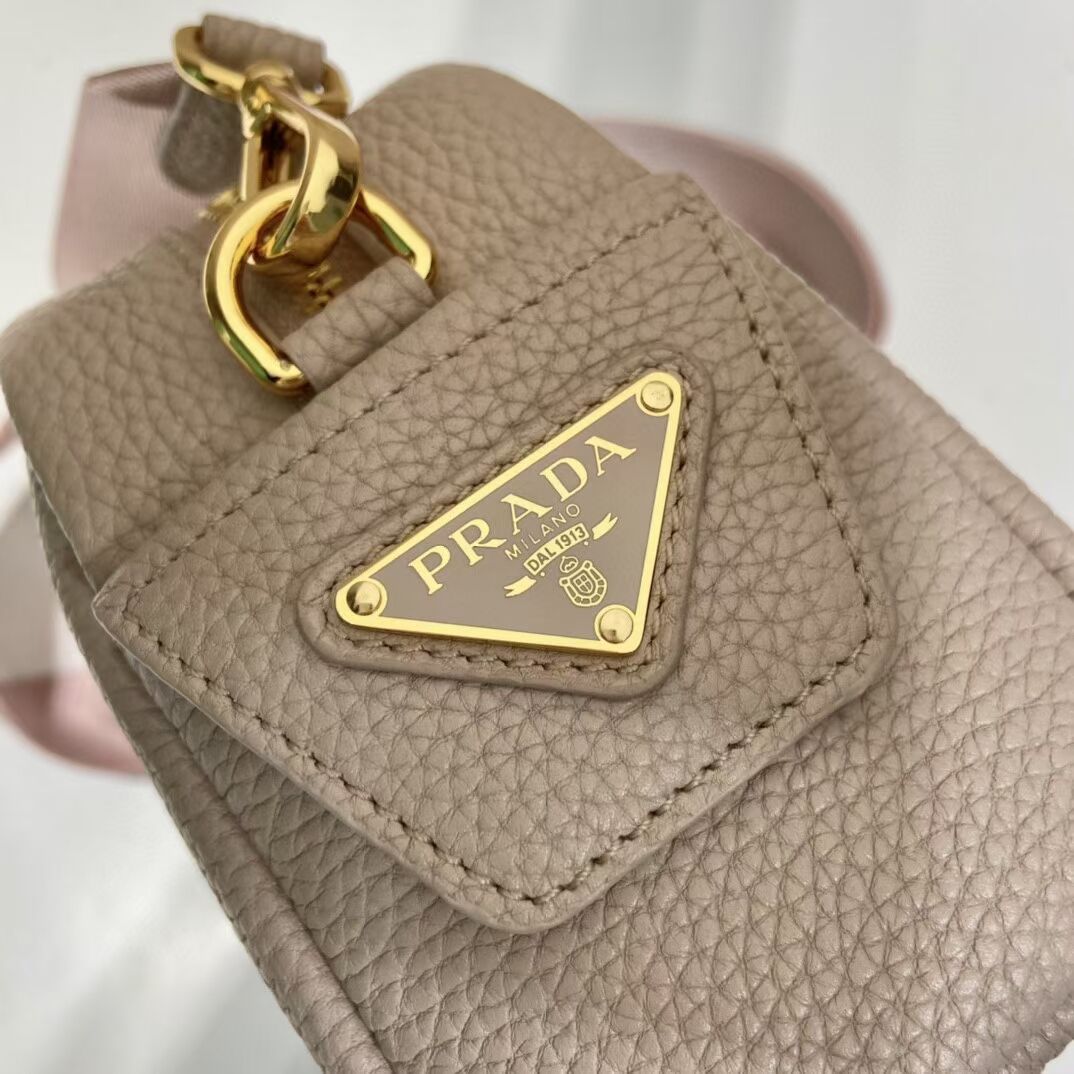 Prada Leather bag with shoulder strap 1DH781 light pink