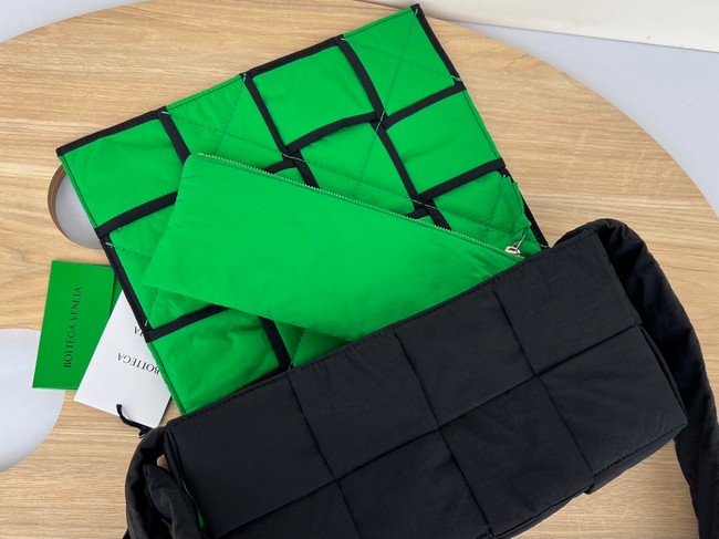 Bottega Veneta nylon shoulder bag 591977 black&green