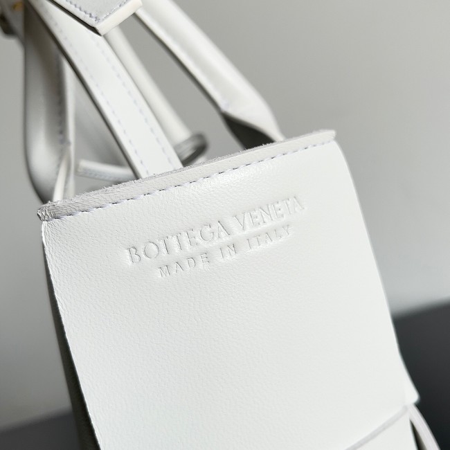 Bottega Veneta ARCO TOTE Small intrecciato grained leather tote bag 709337 white