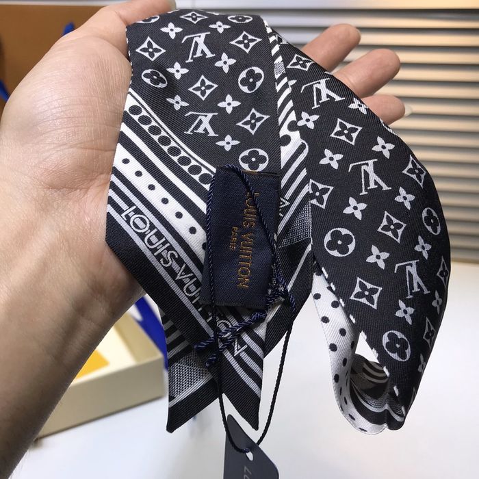 Louis Vuitton Scarf LVC00003