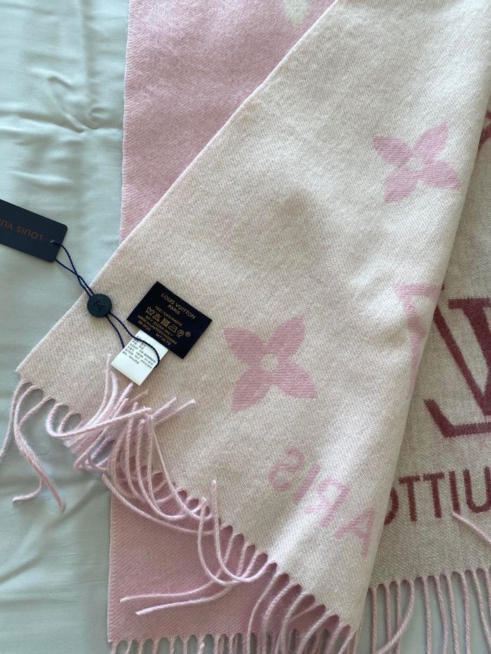 Louis Vuitton Scarf LVC00039