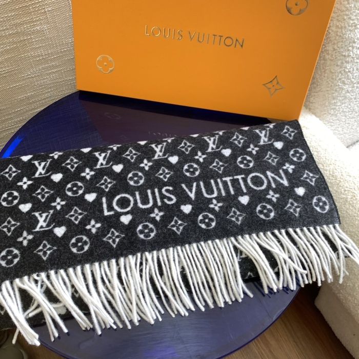 Louis Vuitton Scarf LVC00044