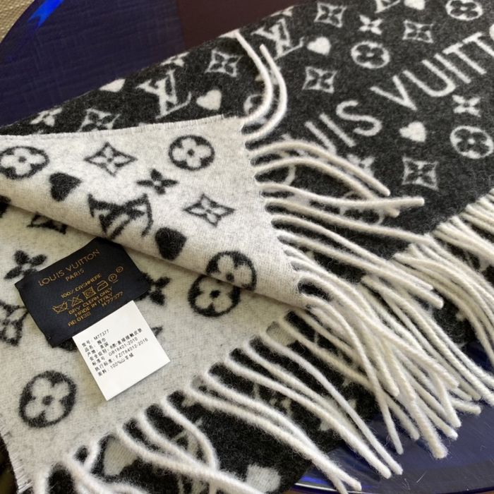 Louis Vuitton Scarf LVC00044