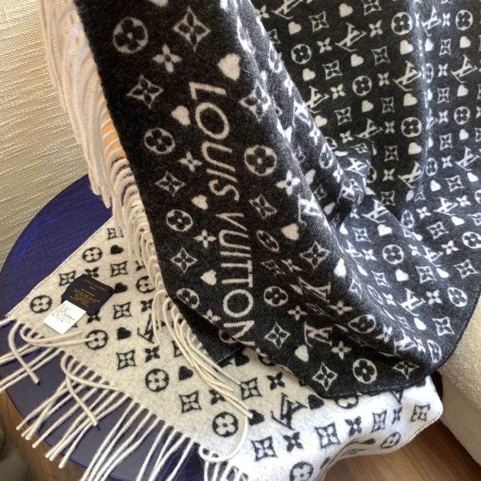 Louis Vuitton Scarf LVC00044