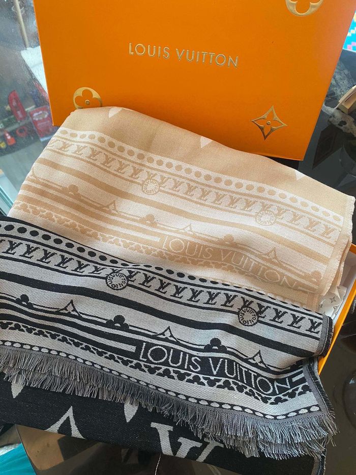 Louis Vuitton Scarf LVC00081