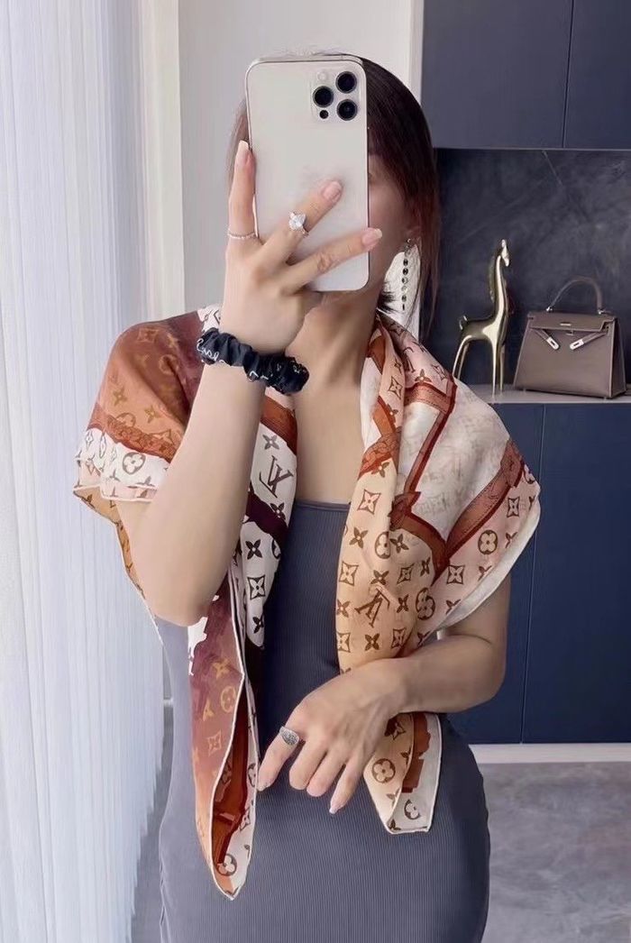 Louis Vuitton Scarf LVC00151