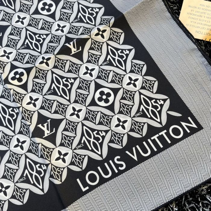 Louis Vuitton Scarf LVC00155