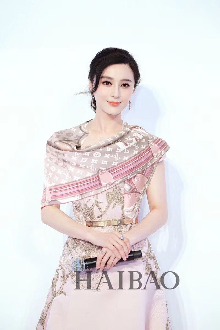 Louis Vuitton Scarf LVC00161