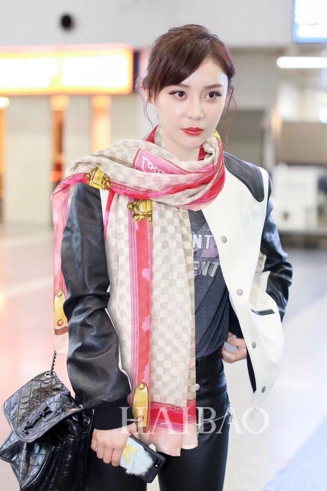 Louis Vuitton Scarf LVC00182