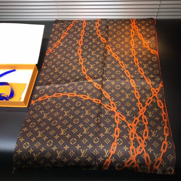 Louis Vuitton Scarf LVC00189